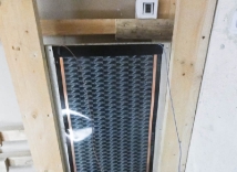 Heatflow-Folie-Layout an der Wand mit Wasserleitungen vor dem Einfrieren Wasser